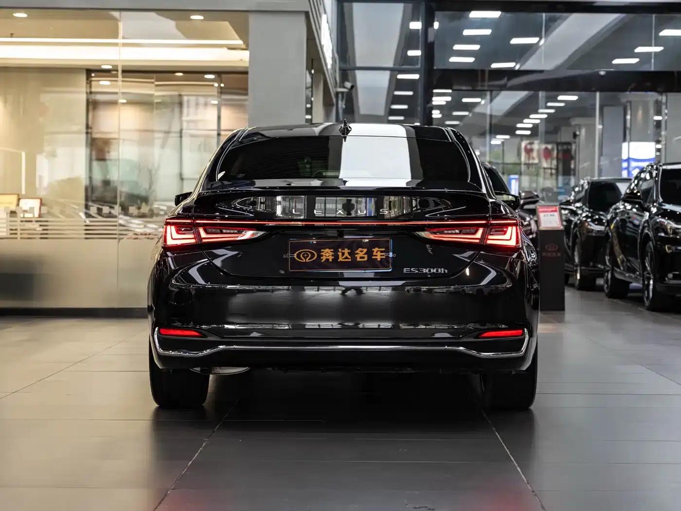 Lexus ES 2025 300h Executive Edition — миниатюра 5