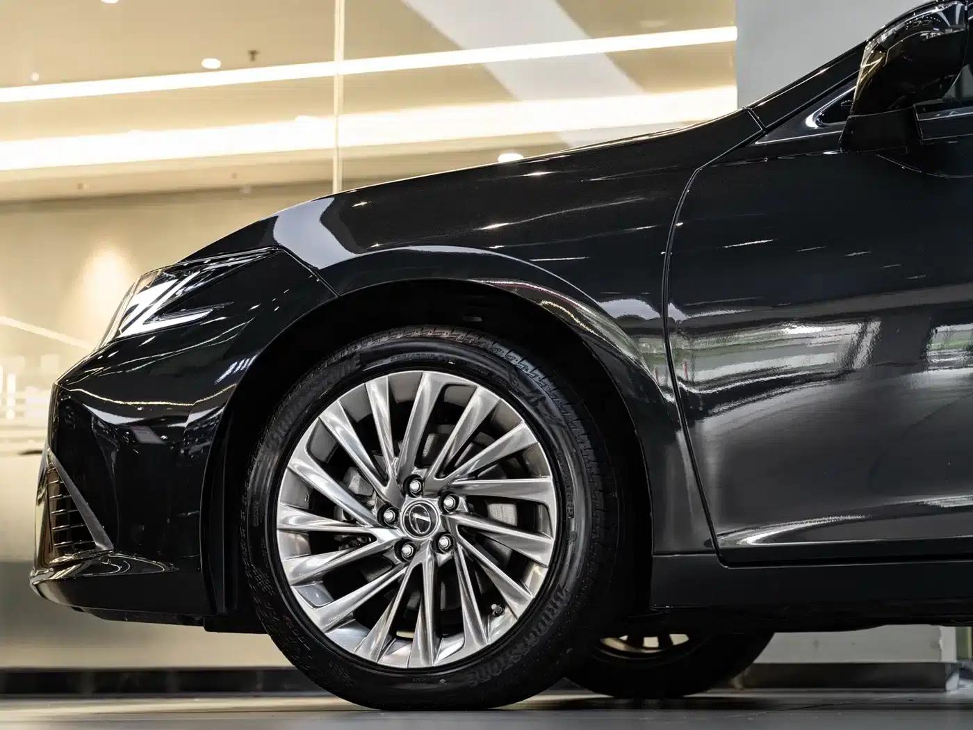 Lexus ES 2025 300h Executive Edition — миниатюра 8