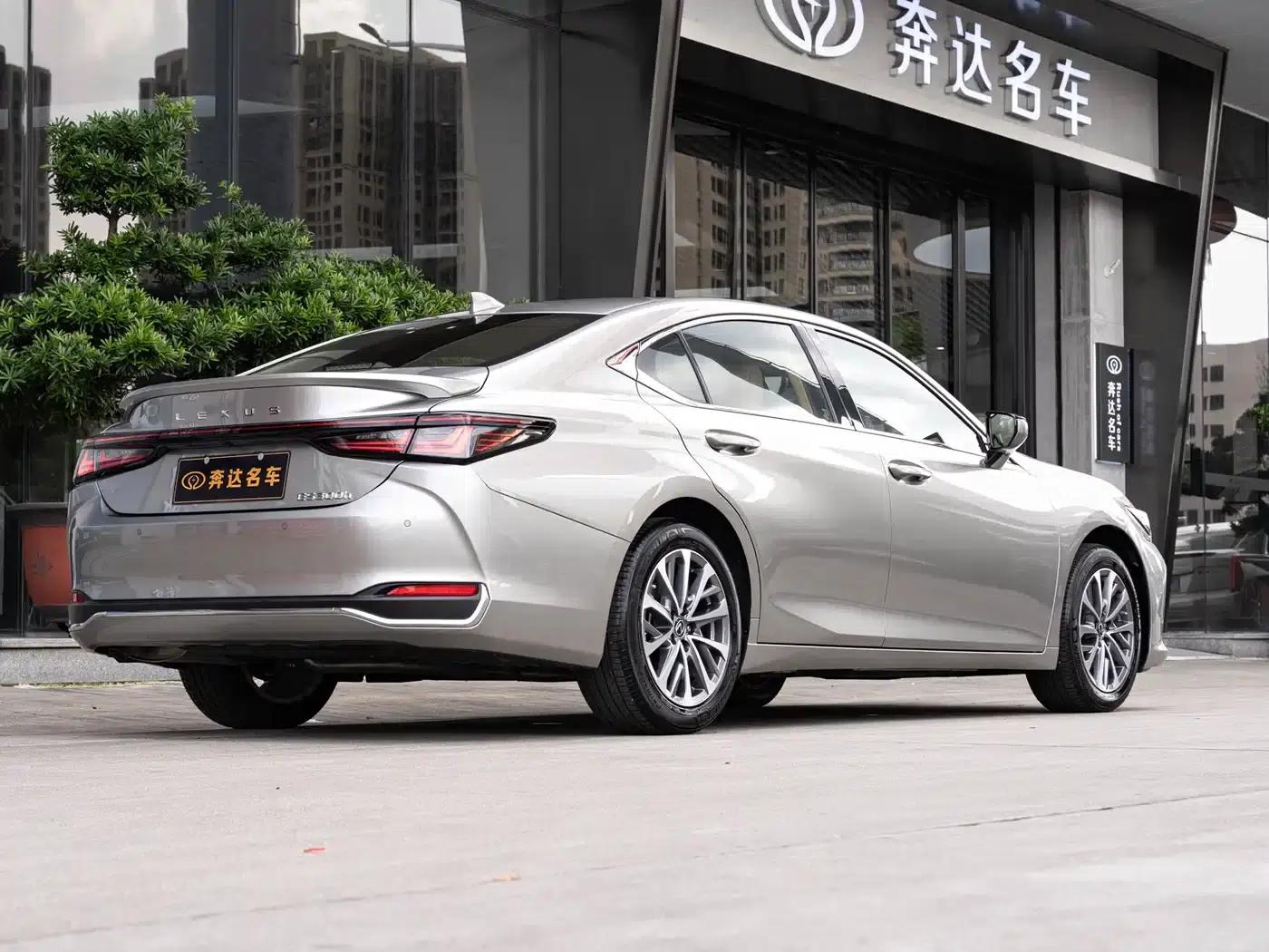Lexus ES 2025 300h Premium Edition — миниатюра 3