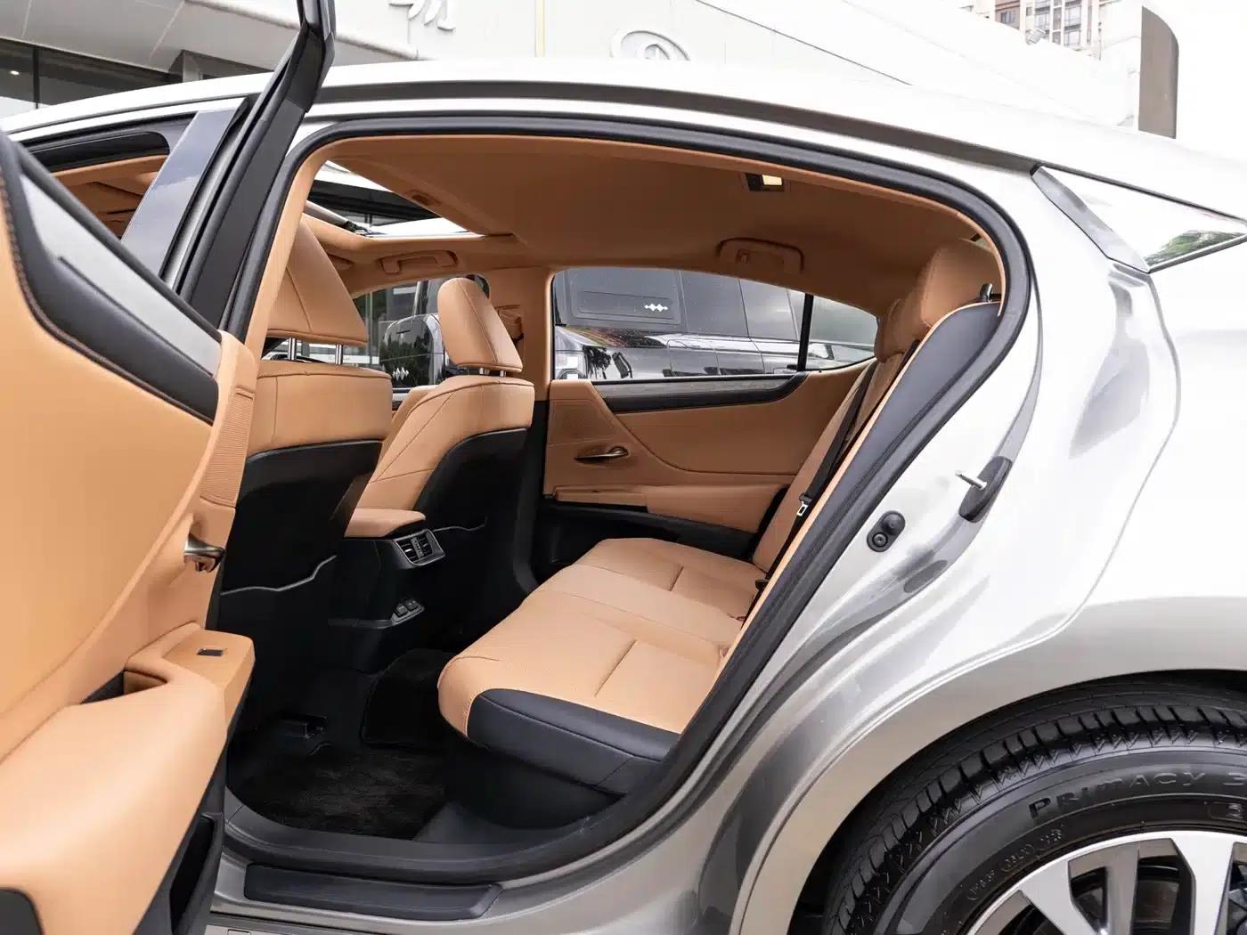 Lexus ES 2025 300h Premium Edition — миниатюра 10