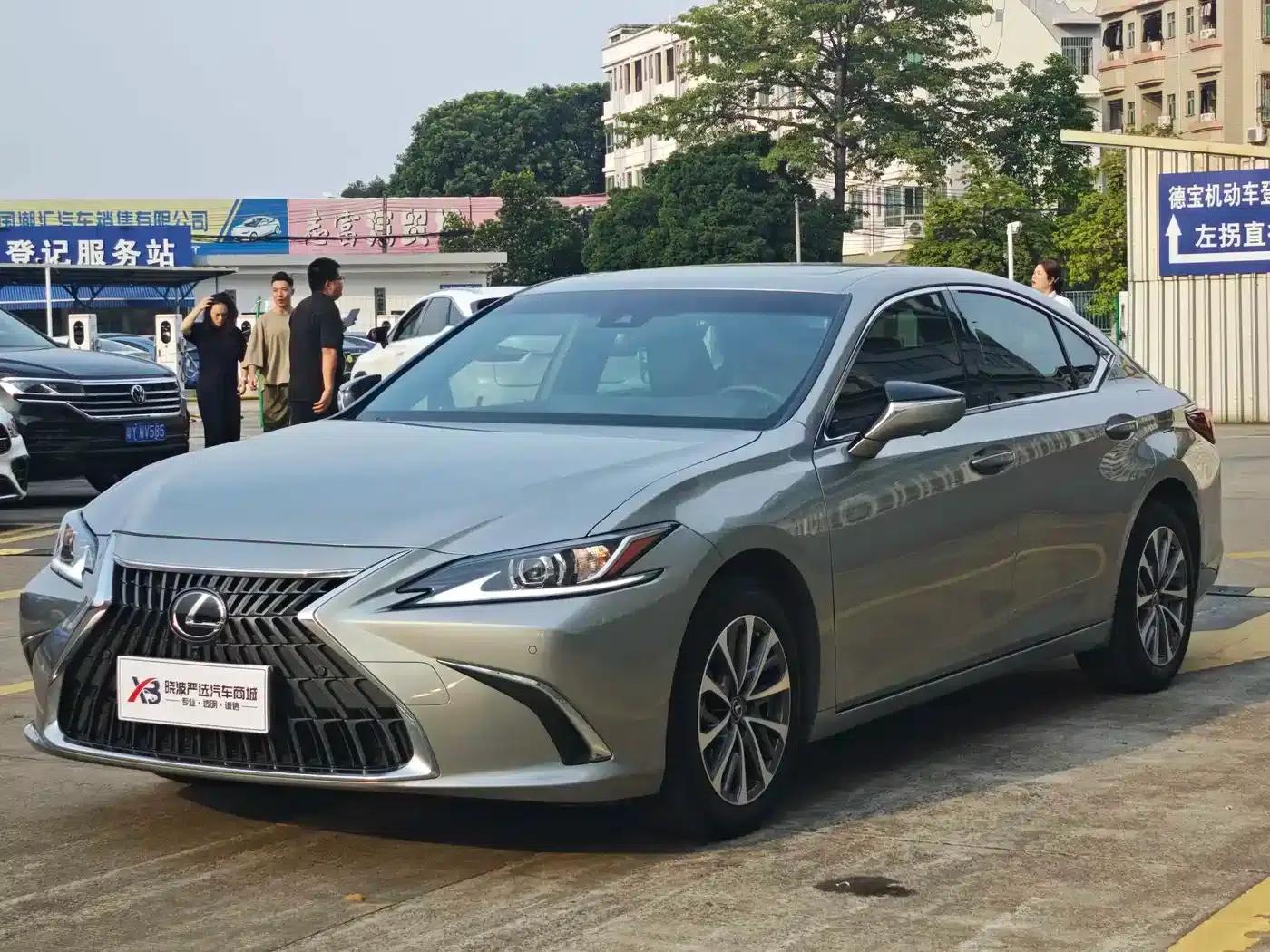 Lexus ES 2024 200 Premium Edition — миниатюра 1