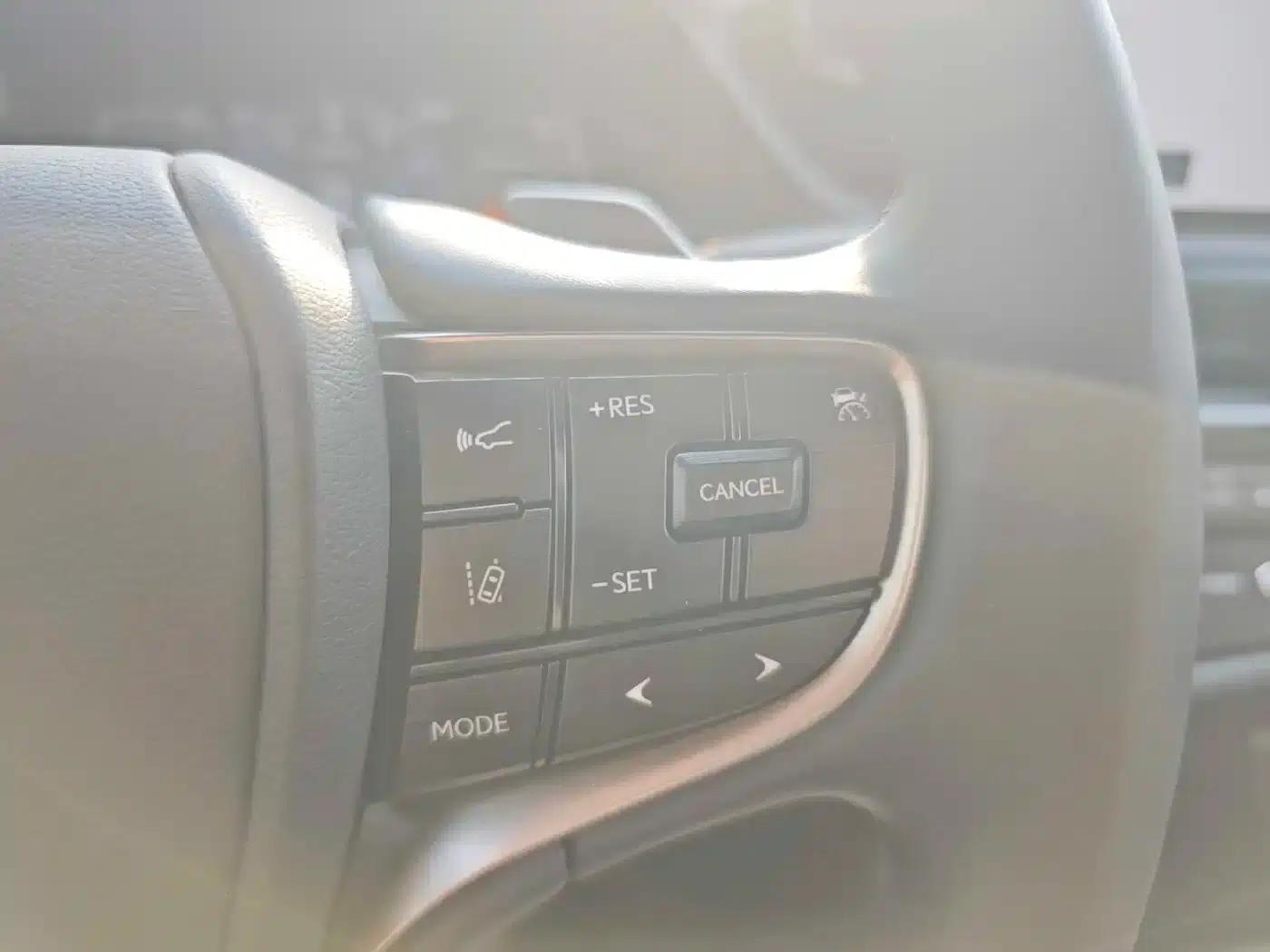 Lexus ES 2024 200 Premium Edition — миниатюра 10