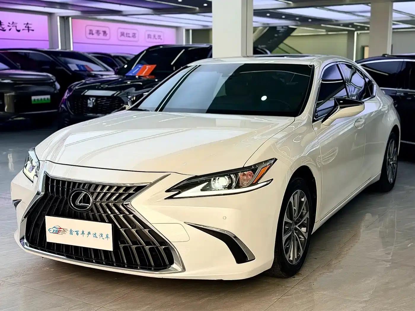 Lexus ES 2022 300h Premium Edition — миниатюра 1