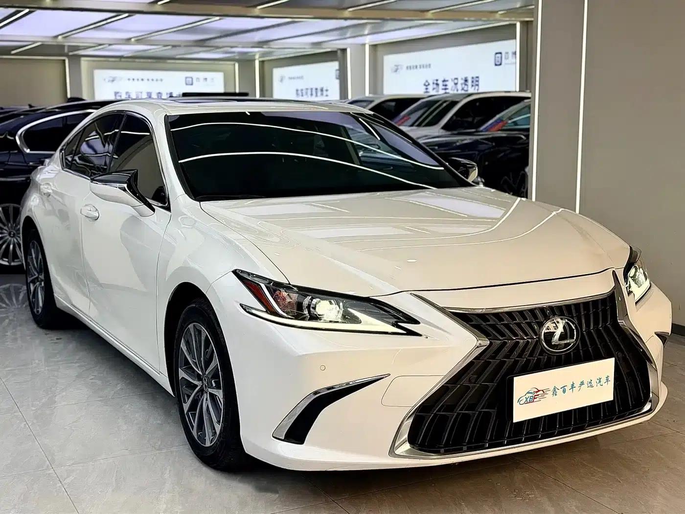 Lexus ES 2022 300h Premium Edition — миниатюра 3