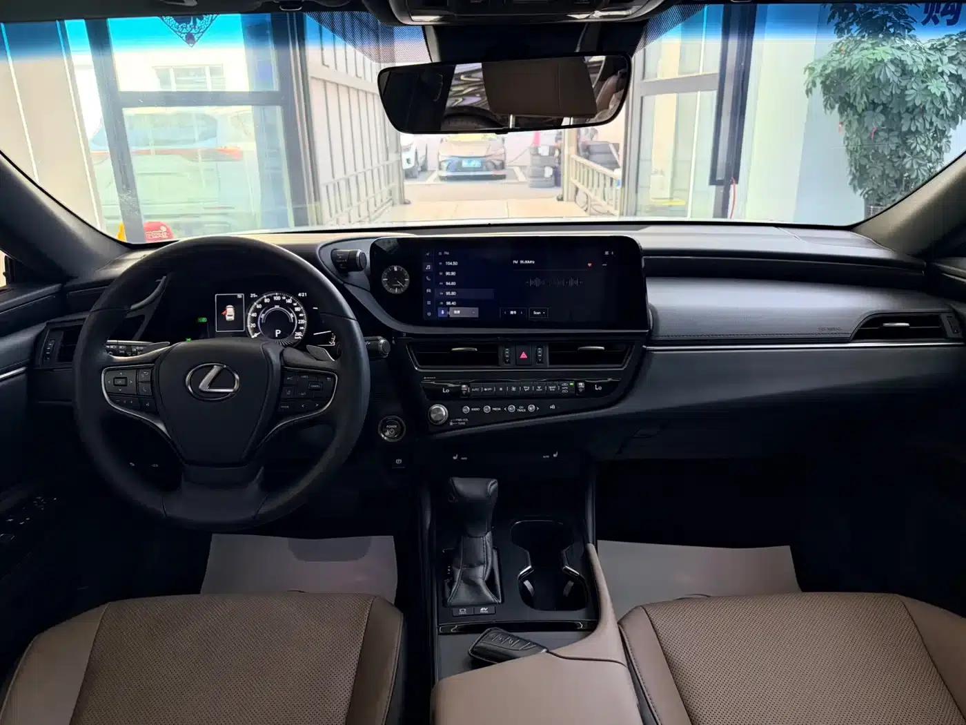 Lexus ES 2022 300h Premium Edition — миниатюра 5