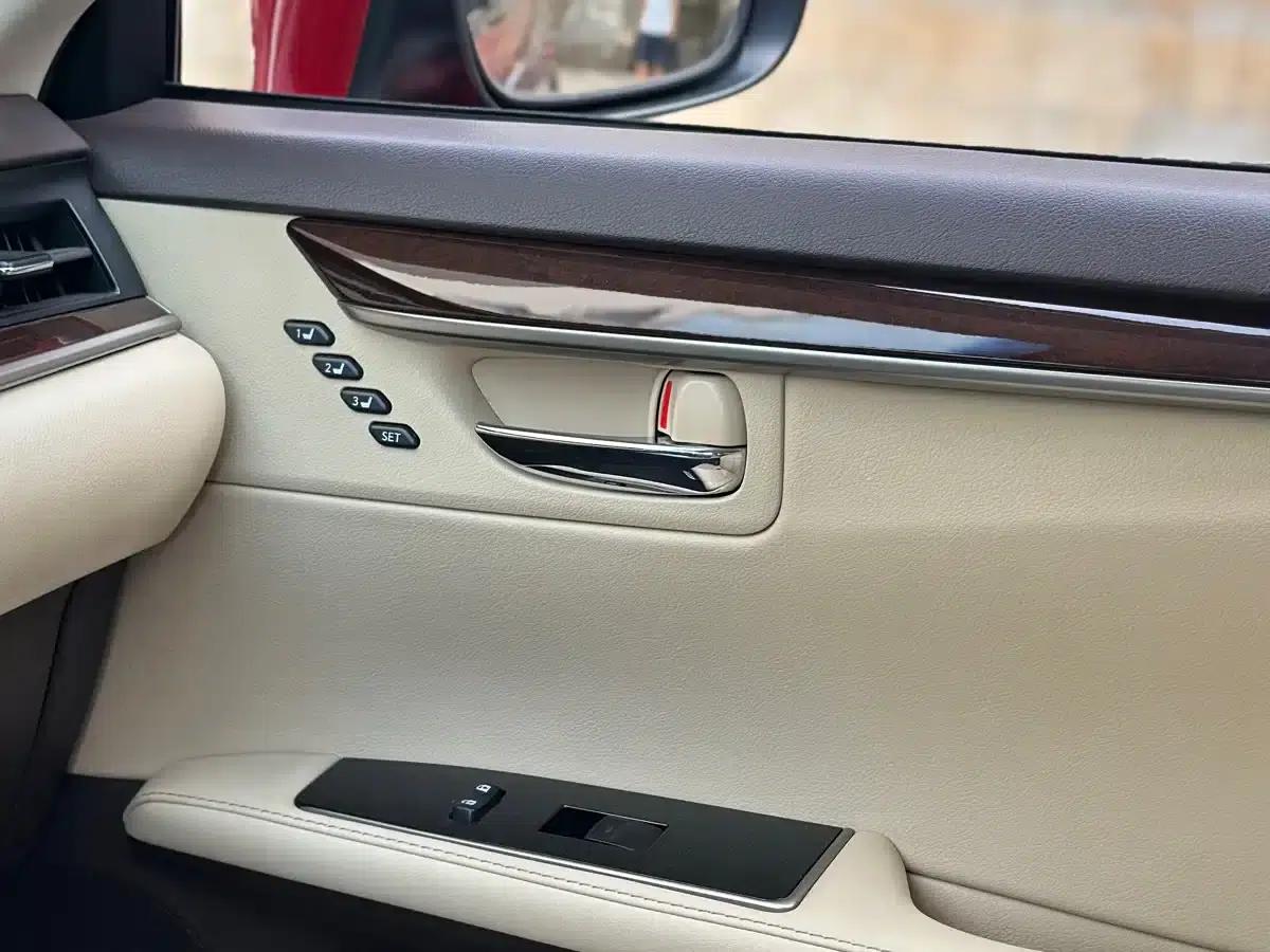 Lexus ES 2015 300h Luxury Edition — миниатюра 12