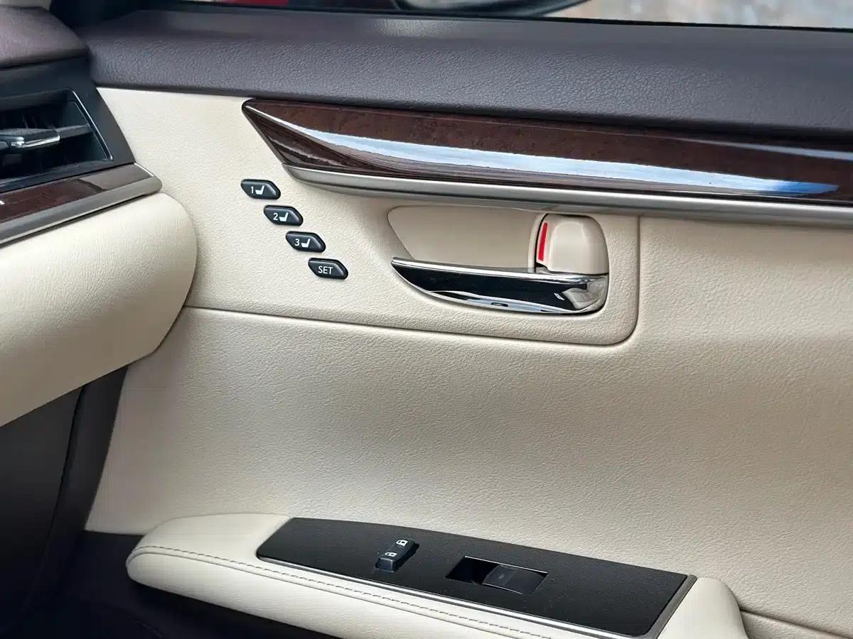 Lexus ES 2015 300h Luxury Edition — миниатюра 16