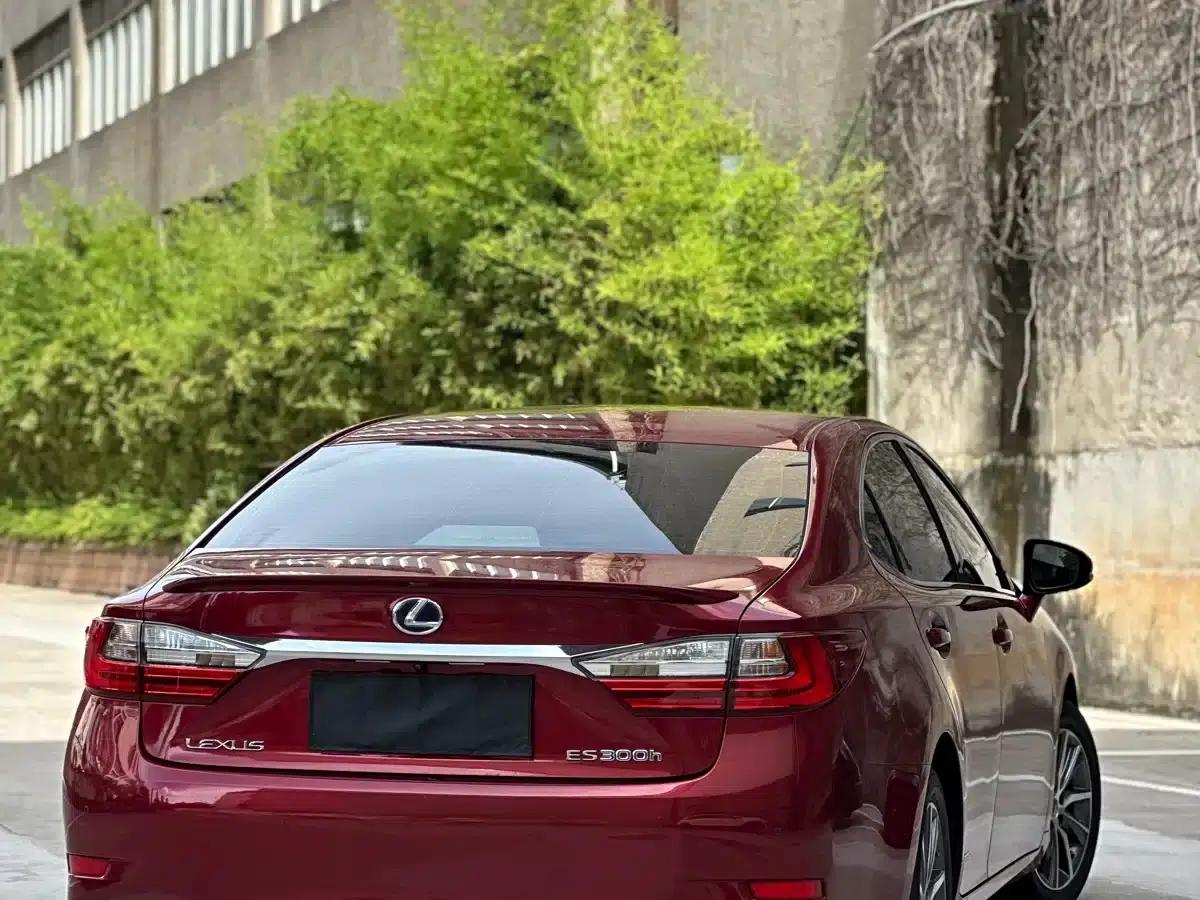 Lexus ES 2015 300h Luxury Edition — миниатюра 25