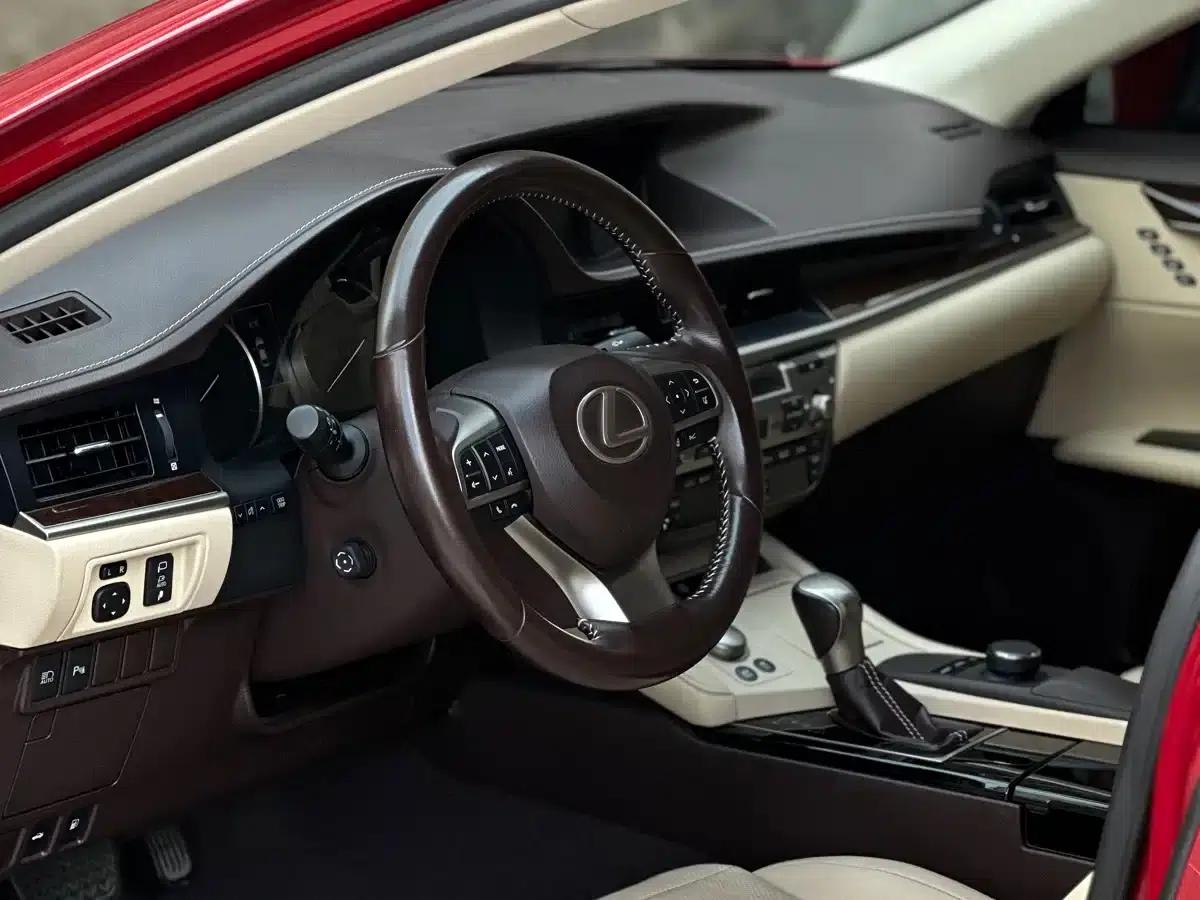 Lexus ES 2015 300h Luxury Edition — миниатюра 6