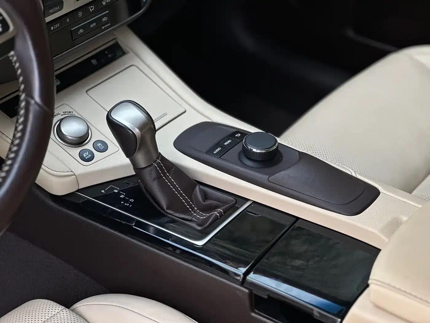 Lexus ES 2015 300h Luxury Edition — миниатюра 8