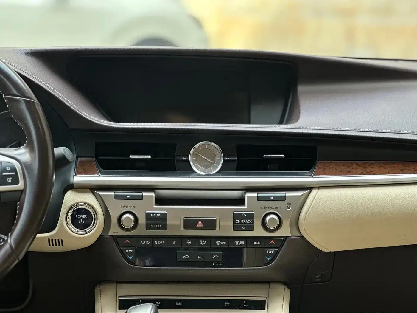 Lexus ES 2015 300h Luxury Edition — миниатюра 10
