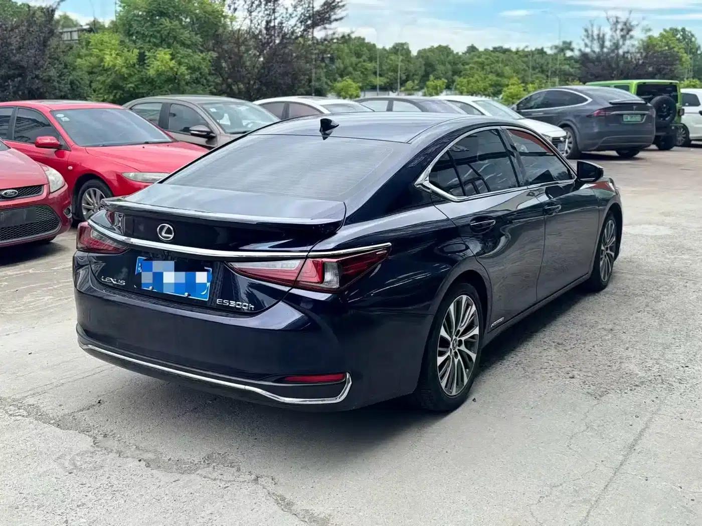 Lexus ES 2018 300h Premium Edition (China V emission standard) — миниатюра 3