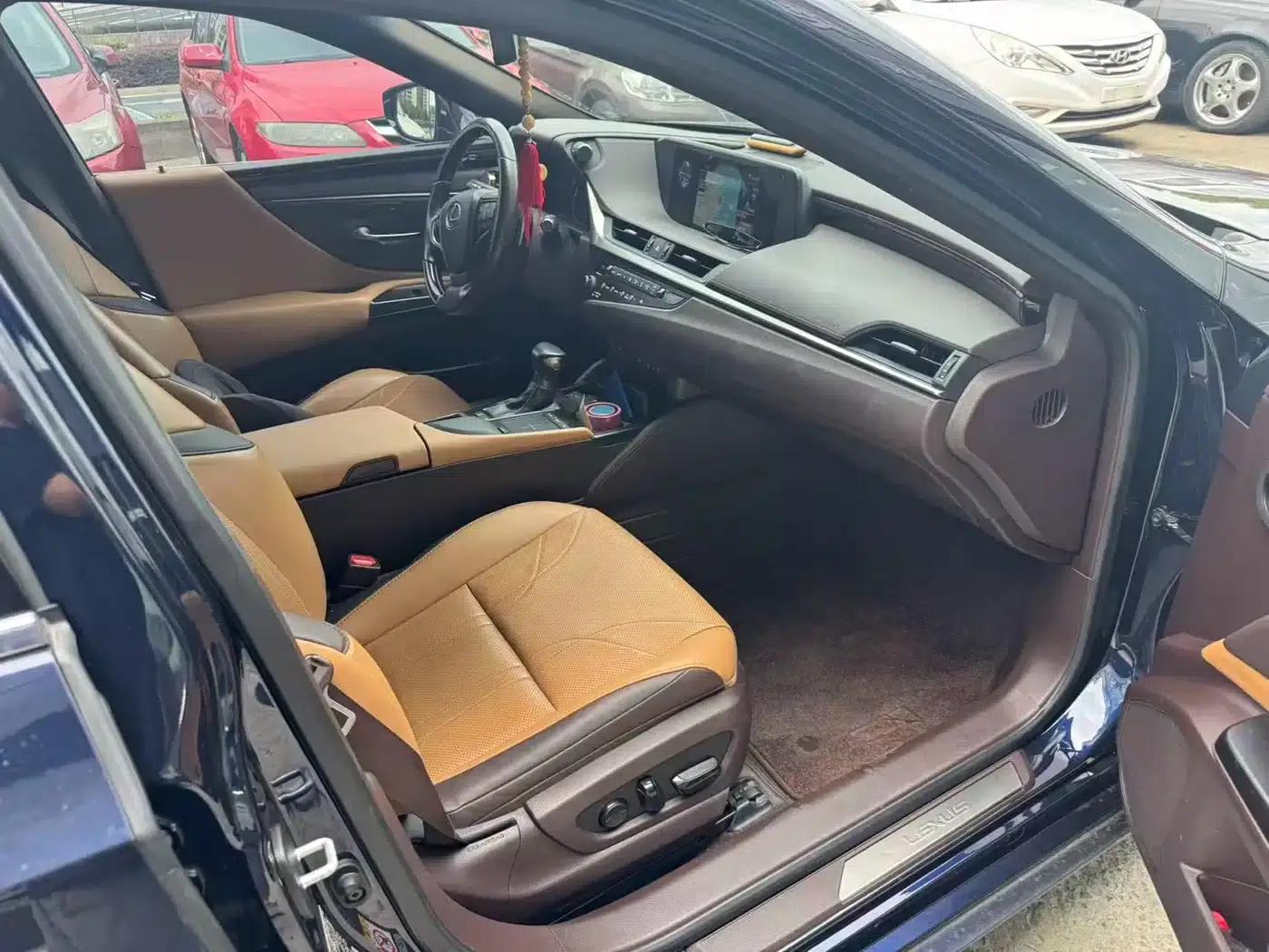 Lexus ES 2018 300h Premium Edition (China V emission standard) — миниатюра 5