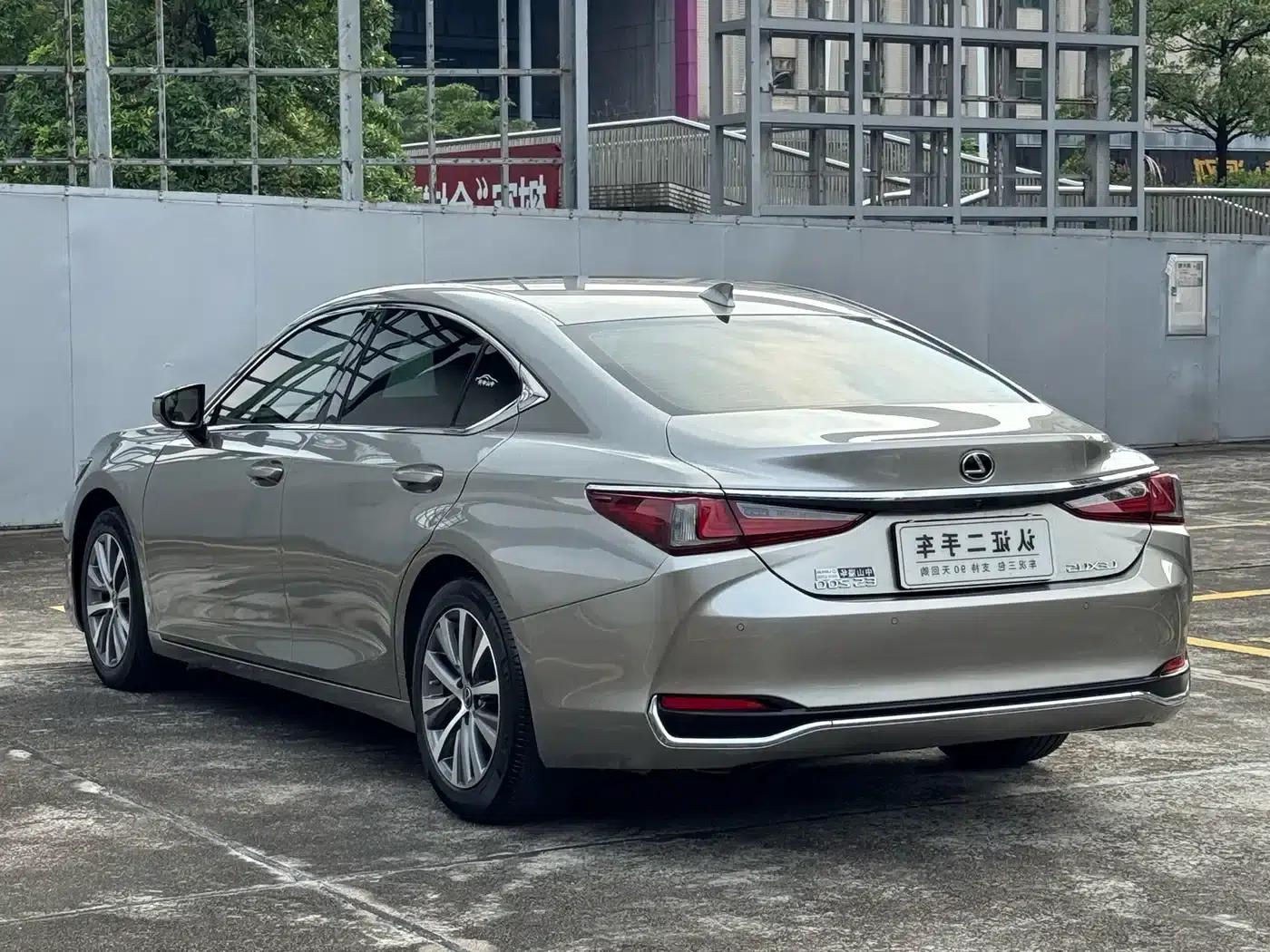 Lexus ES 2020 200 Excellence Edition — миниатюра 11