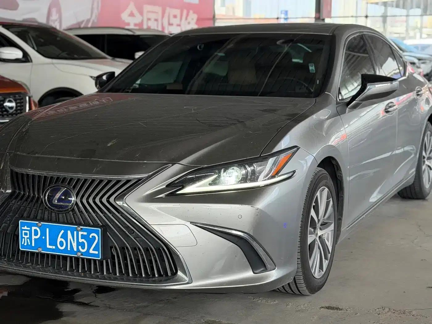 Lexus ES 2020 300h Premium Edition — миниатюра 1