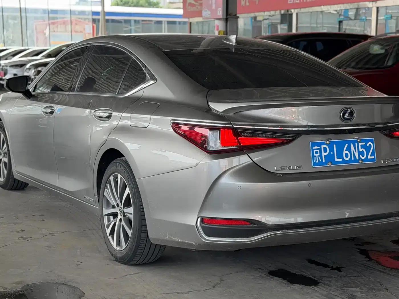 Lexus ES 2020 300h Premium Edition — миниатюра 11
