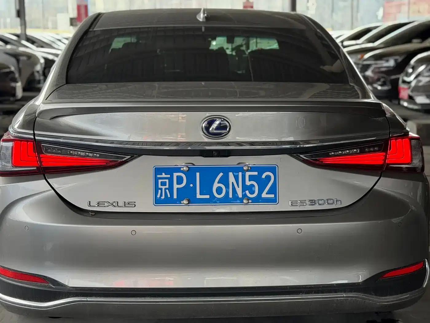 Lexus ES 2020 300h Premium Edition — миниатюра 12