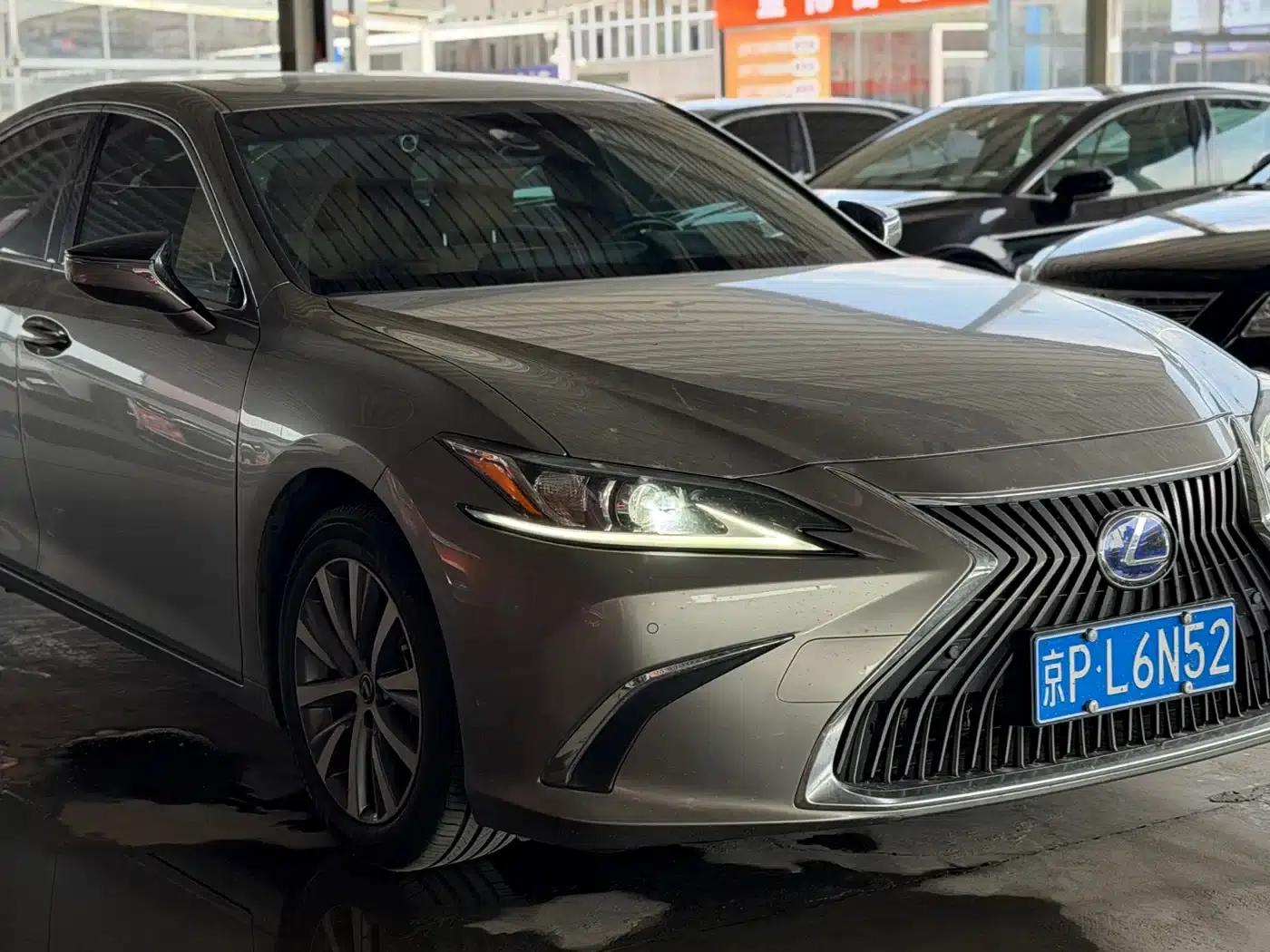 Lexus ES 2020 300h Premium Edition — миниатюра 3
