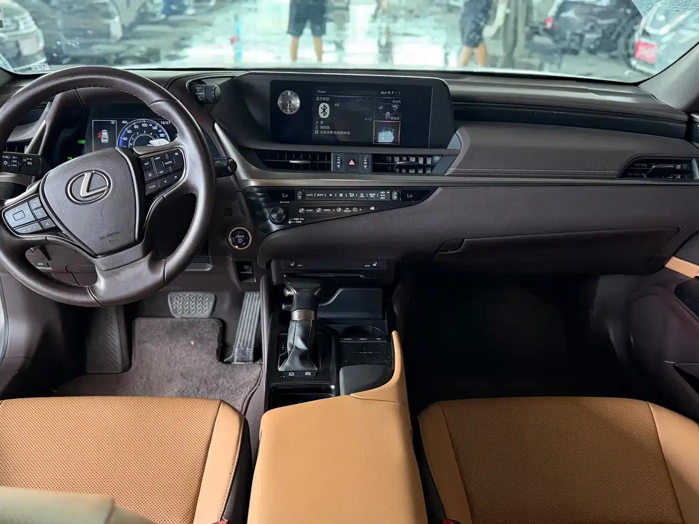 Lexus ES 2020 300h Premium Edition — миниатюра 6