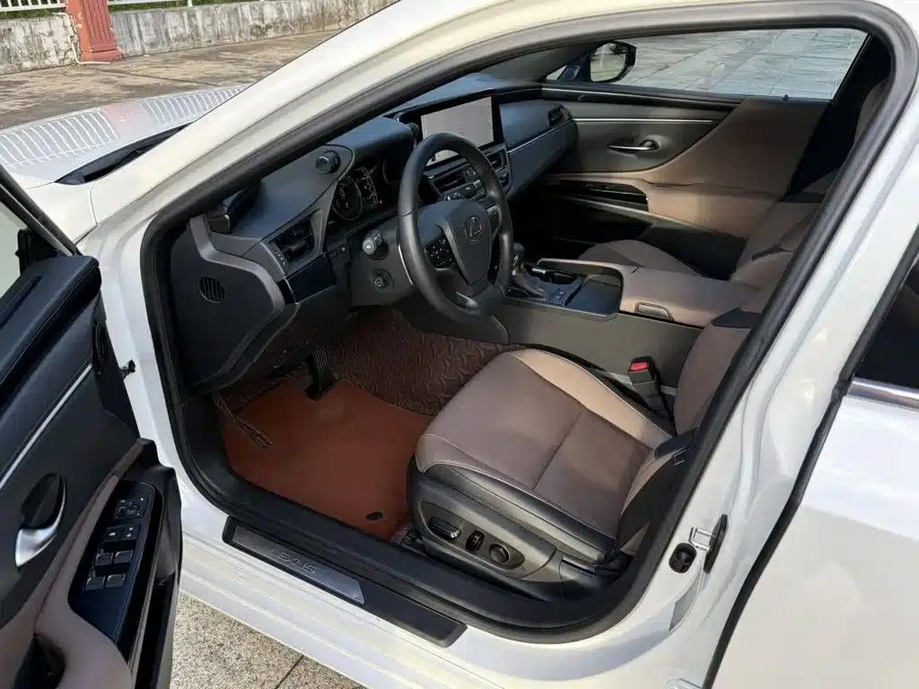Lexus ES 2022 300h Premium Edition — миниатюра 4