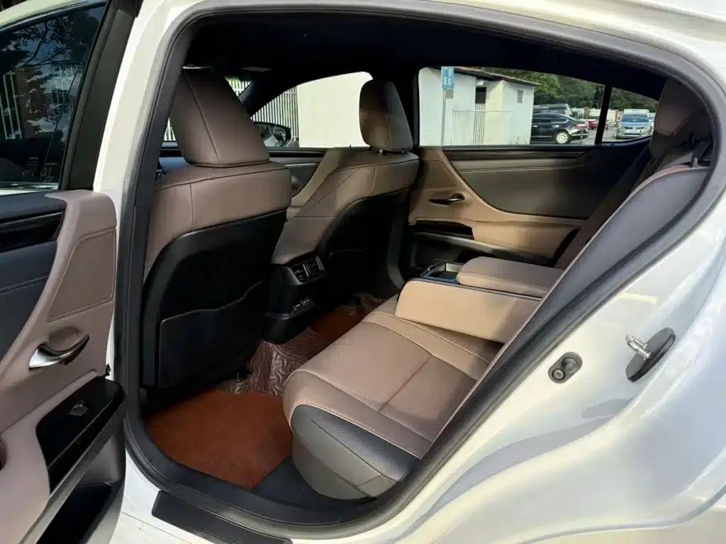 Lexus ES 2022 300h Premium Edition — миниатюра 5