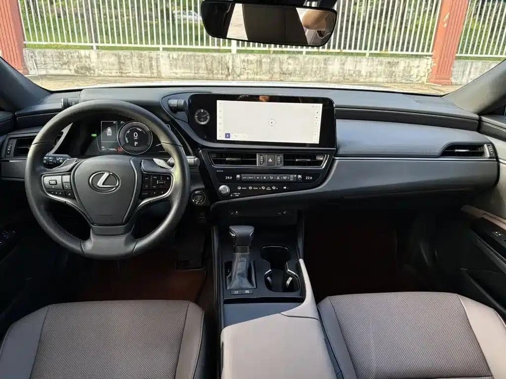 Lexus ES 2022 300h Premium Edition — миниатюра 6