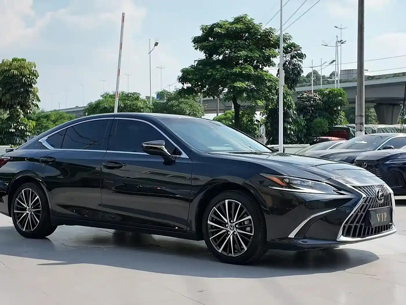 Lexus ES 2022 300h Premium Edition — миниатюра 3