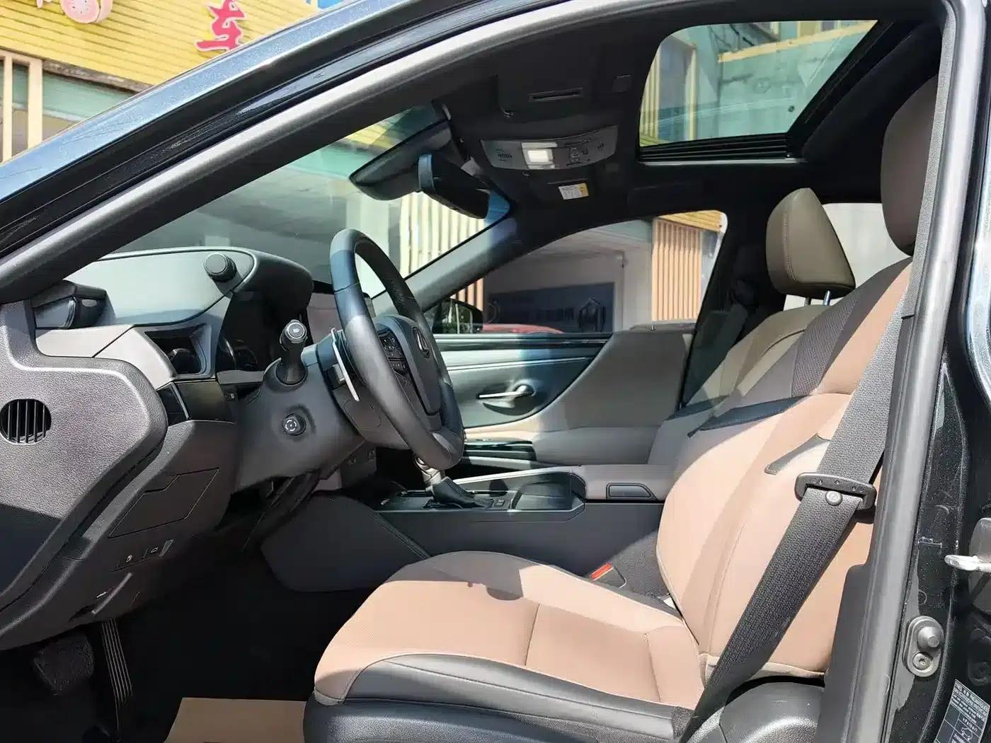Lexus ES 2022 300h Premium Edition — миниатюра 4