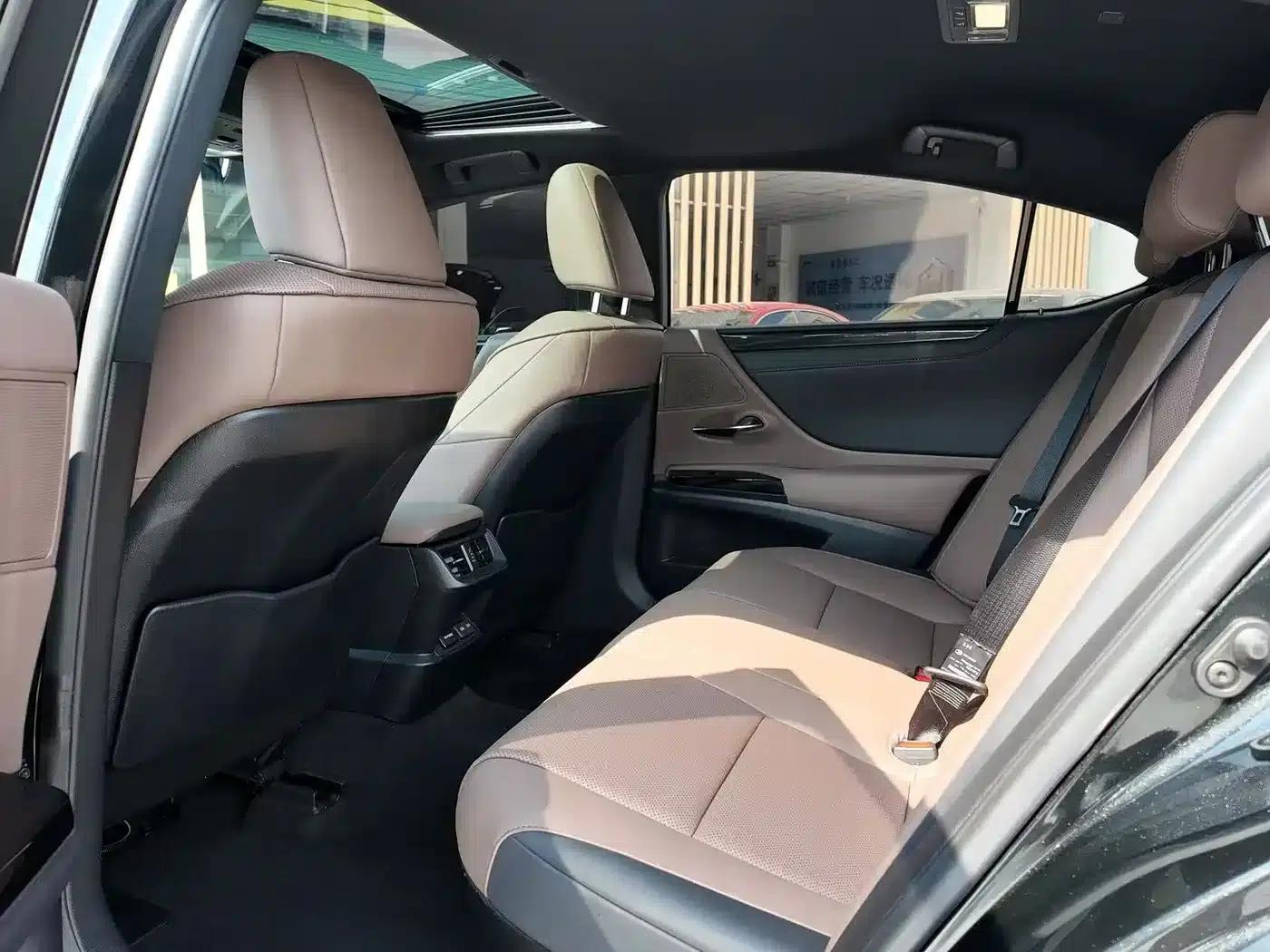 Lexus ES 2022 300h Premium Edition — миниатюра 6