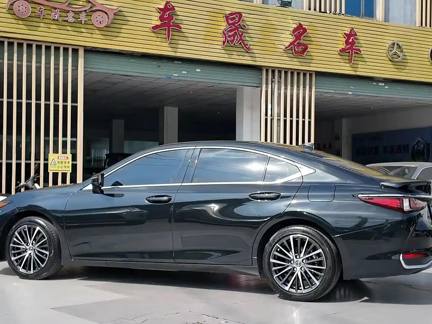 Lexus ES 2022 300h Premium Edition — миниатюра 7