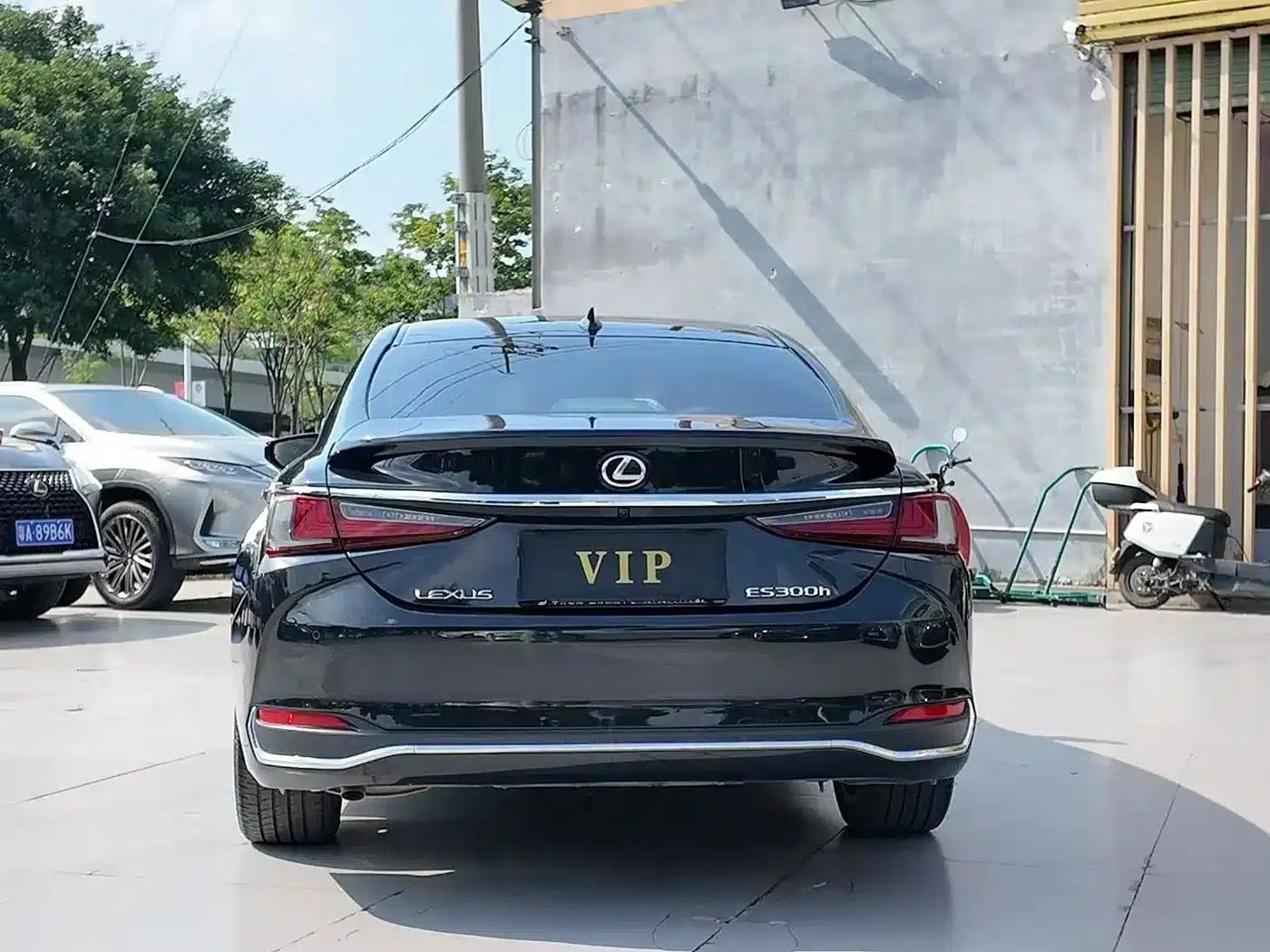Lexus ES 2022 300h Premium Edition — миниатюра 8