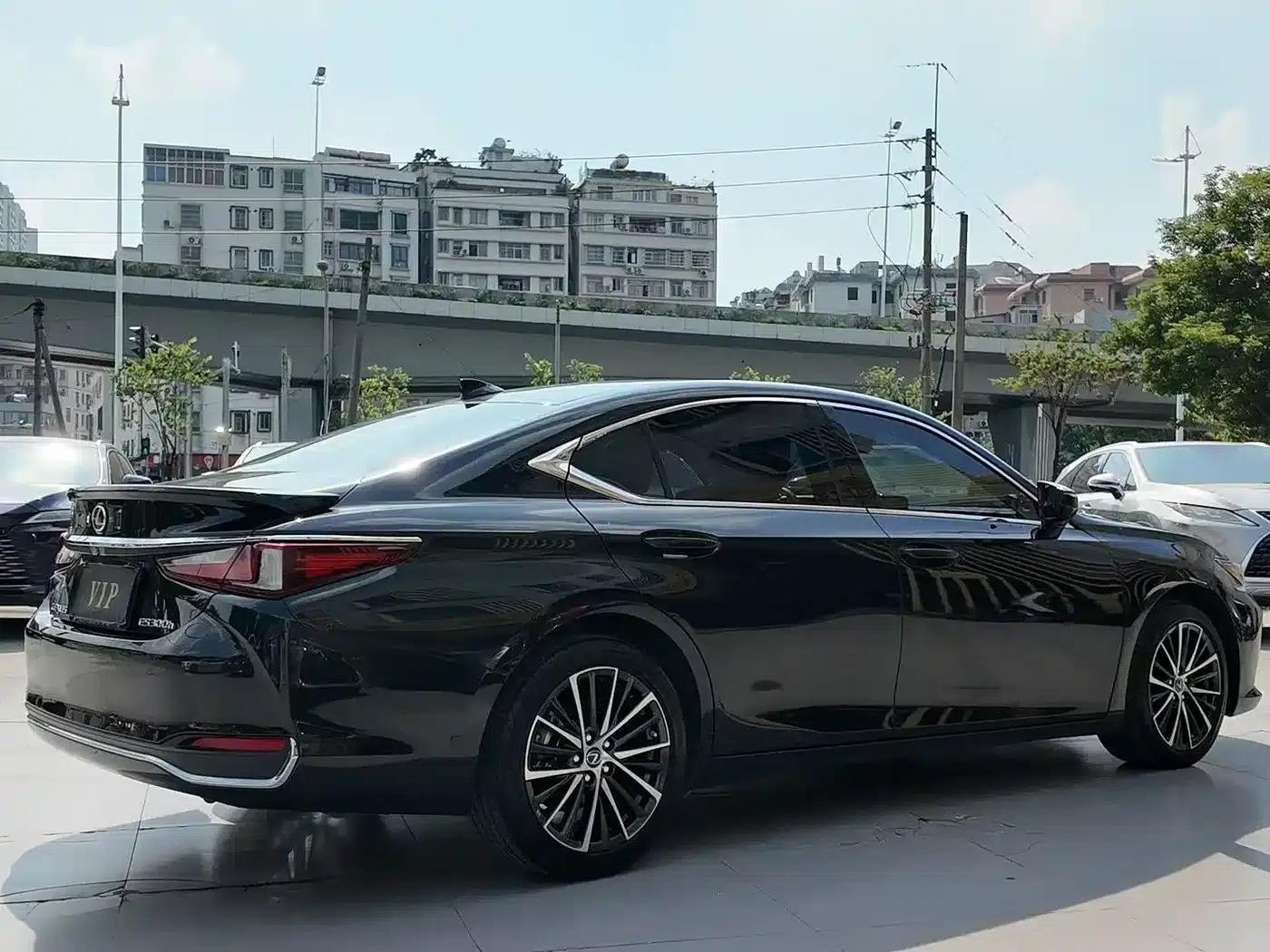 Lexus ES 2022 300h Premium Edition — миниатюра 9