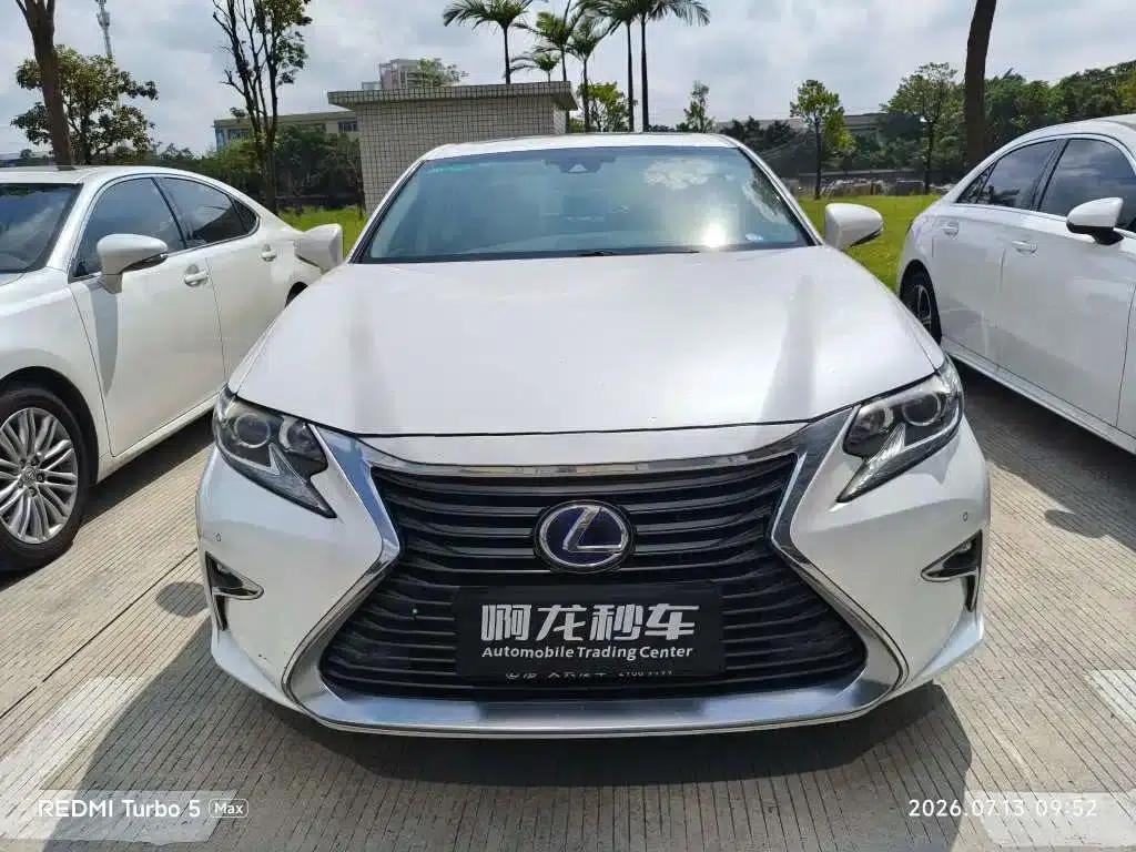 Lexus ES 2015 300h Comfort Edition — миниатюра 2