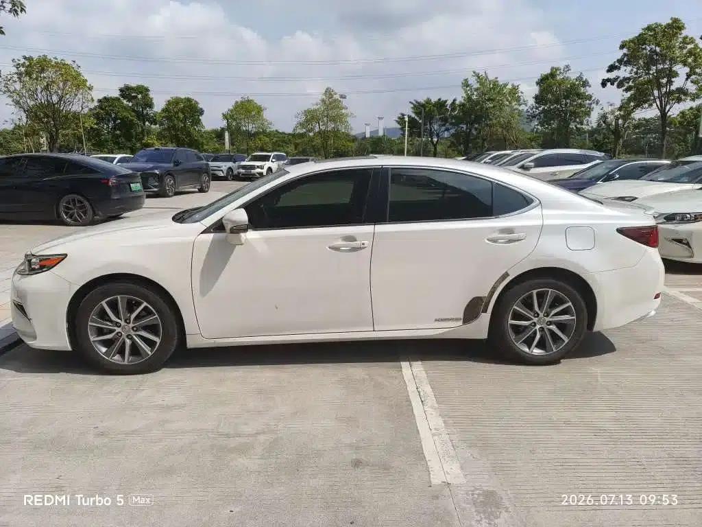 Lexus ES 2015 300h Comfort Edition — миниатюра 3