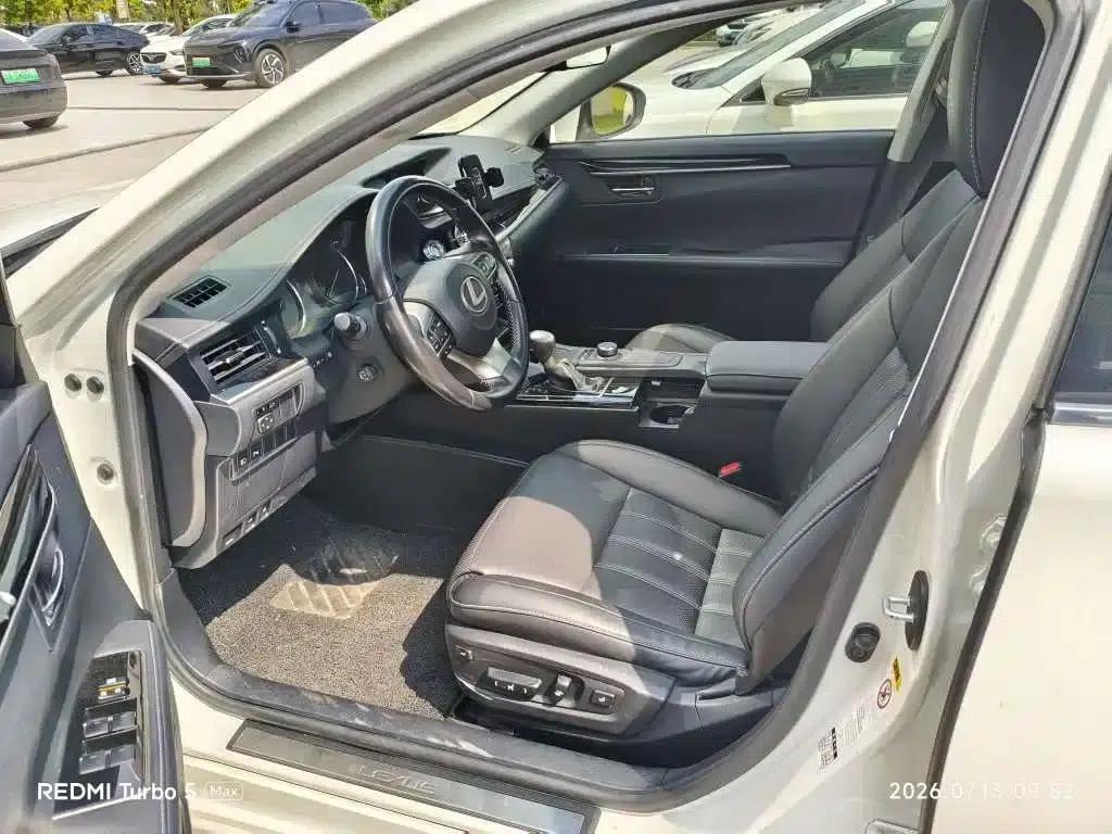 Lexus ES 2015 300h Comfort Edition — миниатюра 6