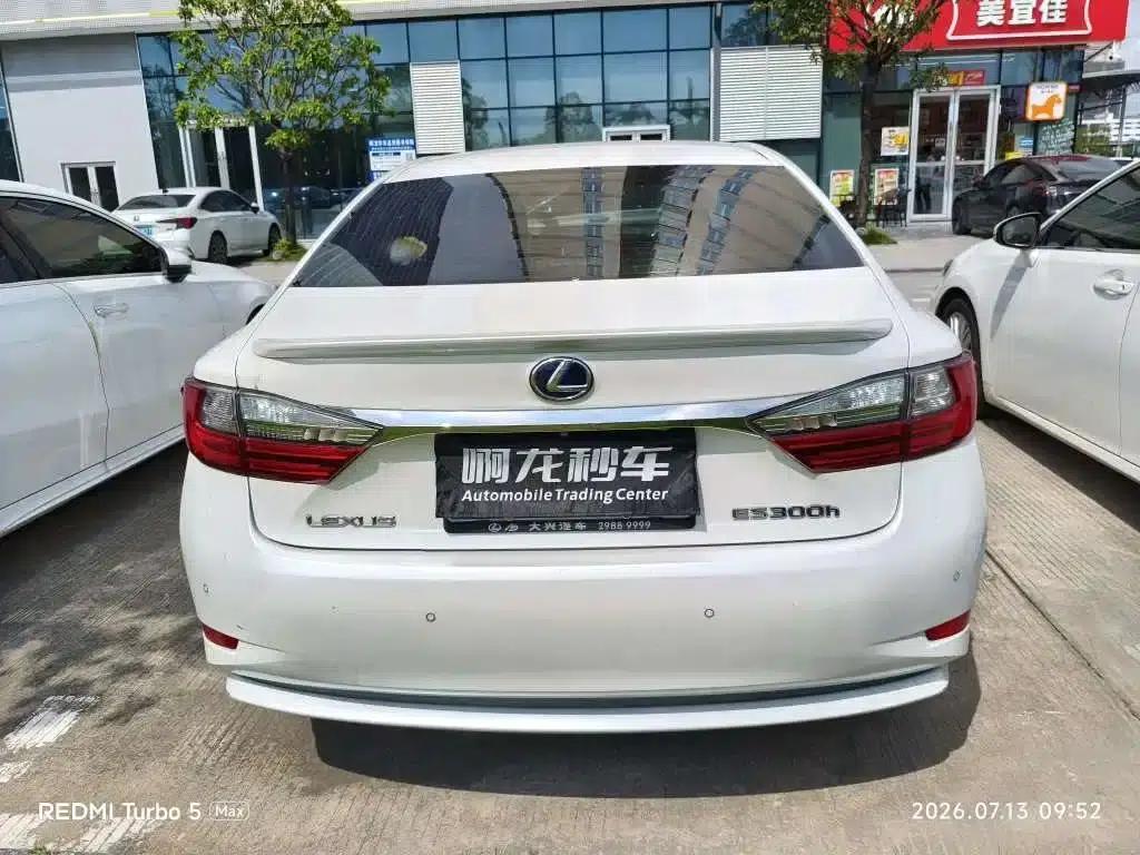 Lexus ES 2015 300h Comfort Edition — миниатюра 8