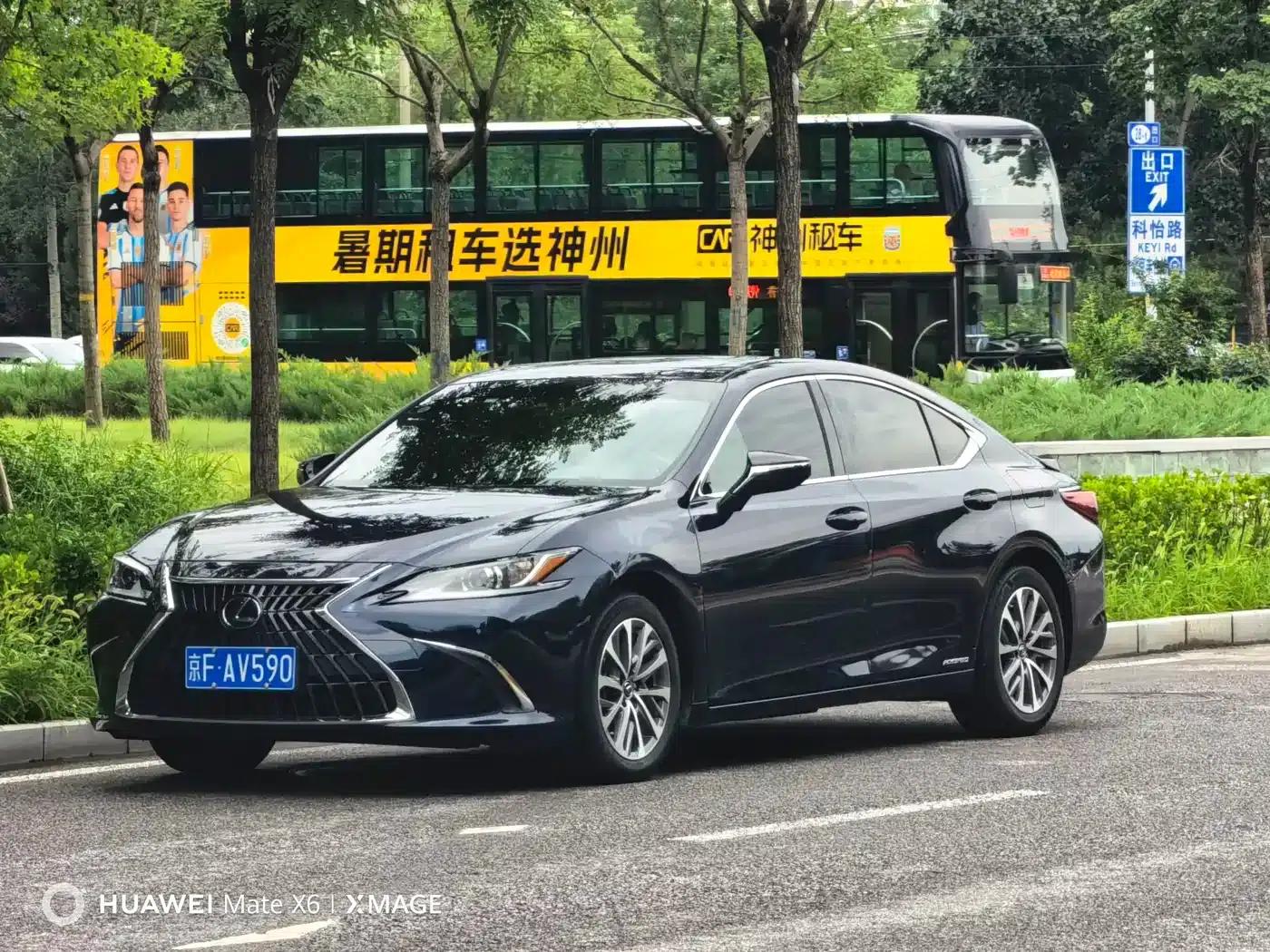 Lexus ES 2021 300h Premium Edition — миниатюра 2