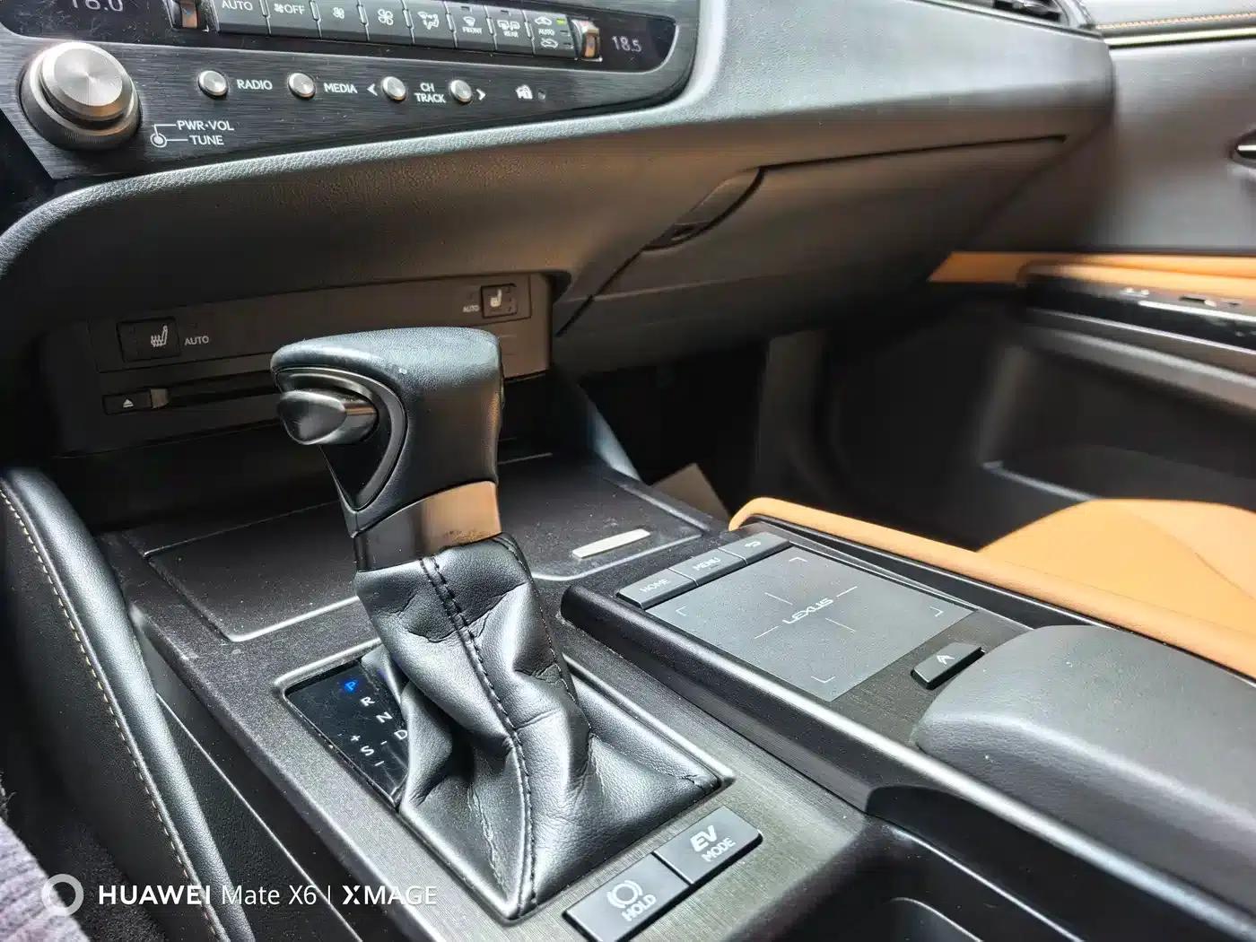 Lexus ES 2021 300h Premium Edition — миниатюра 17