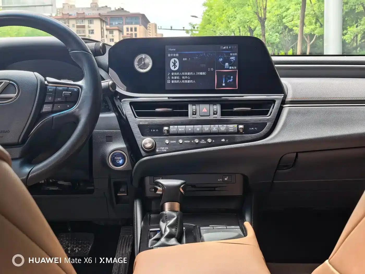 Lexus ES 2021 300h Premium Edition — миниатюра 18