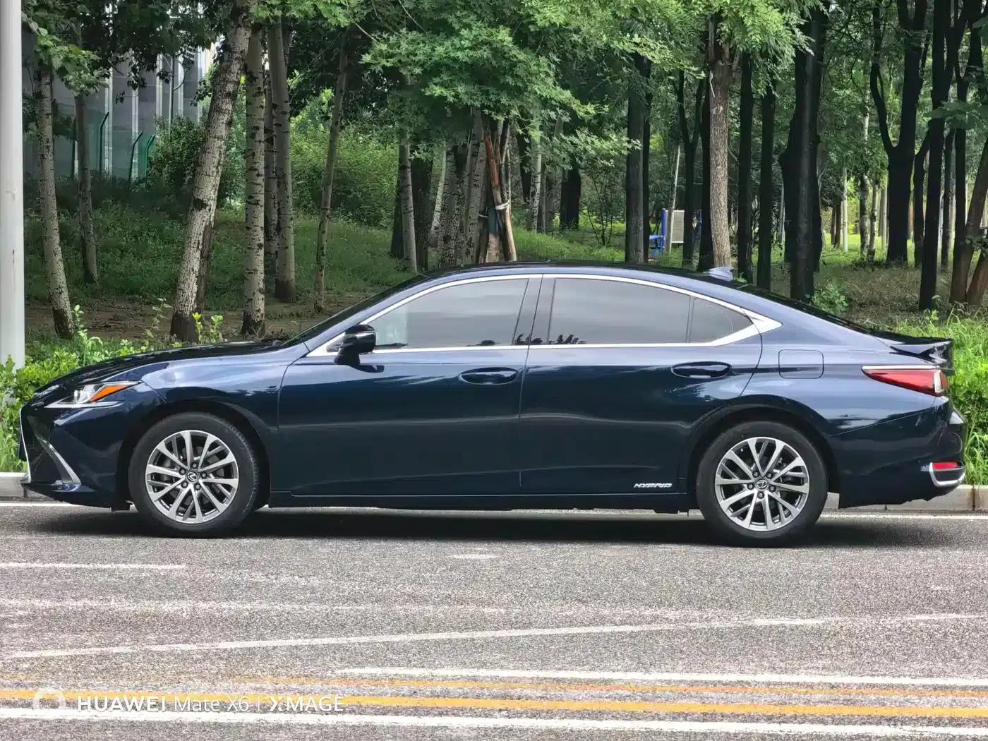 Lexus ES 2021 300h Premium Edition — миниатюра 3