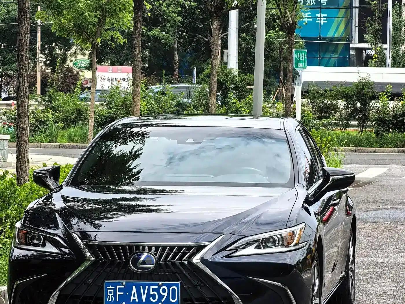 Lexus ES 2021 300h Premium Edition — миниатюра 10
