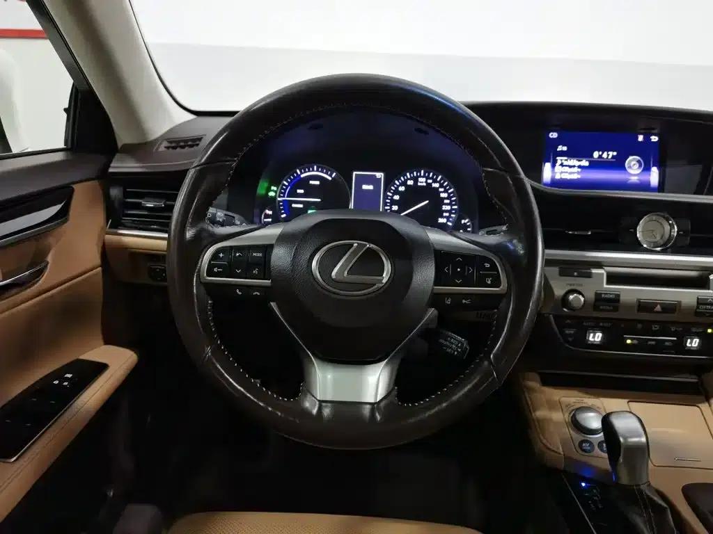 Lexus ES 2015 300h Comfort Edition — миниатюра 11