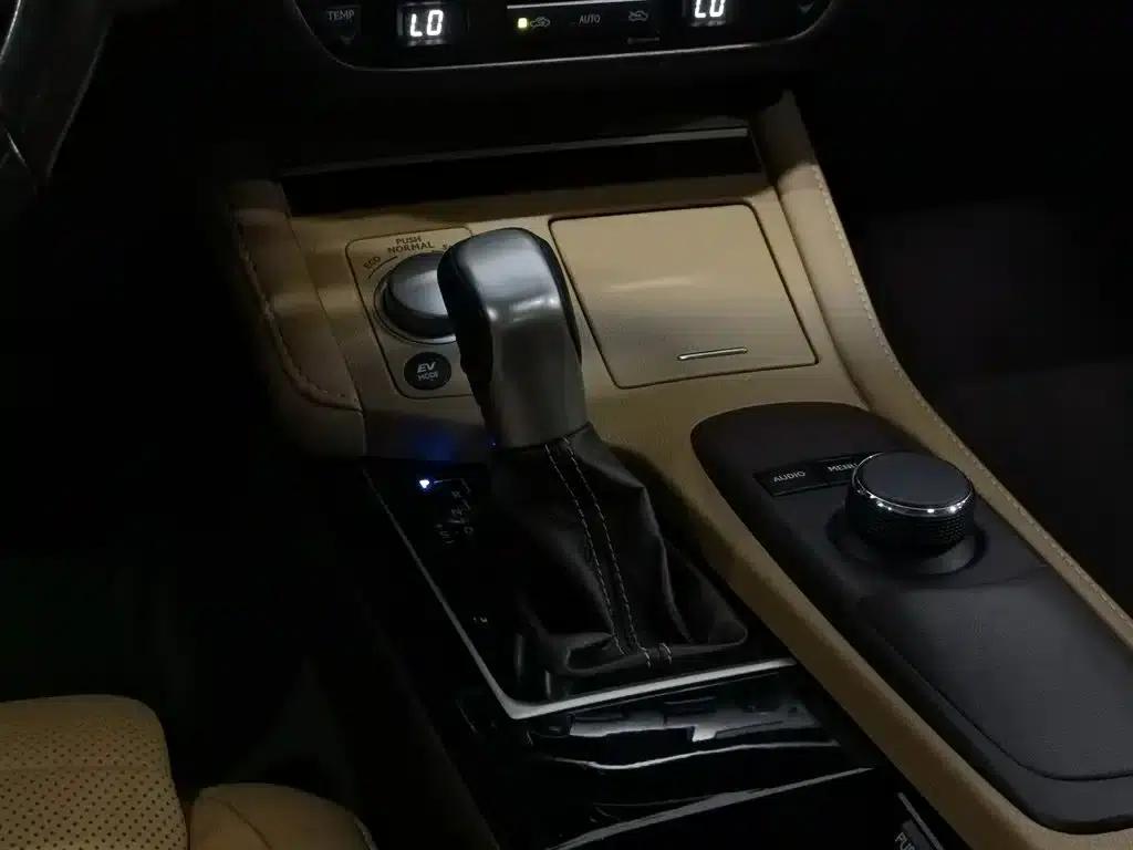 Lexus ES 2015 300h Comfort Edition — миниатюра 13