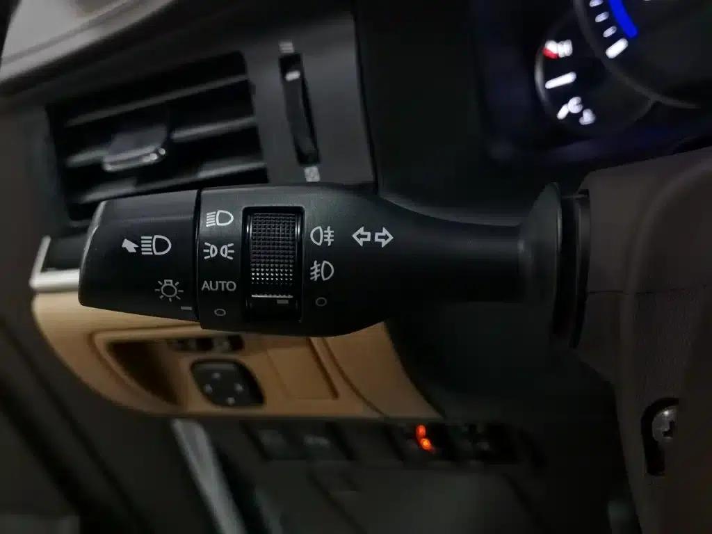 Lexus ES 2015 300h Comfort Edition — миниатюра 21