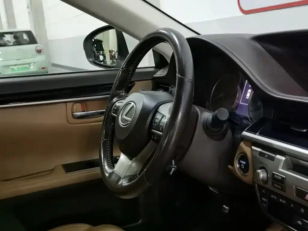 Lexus ES 2015 300h Comfort Edition — миниатюра 22
