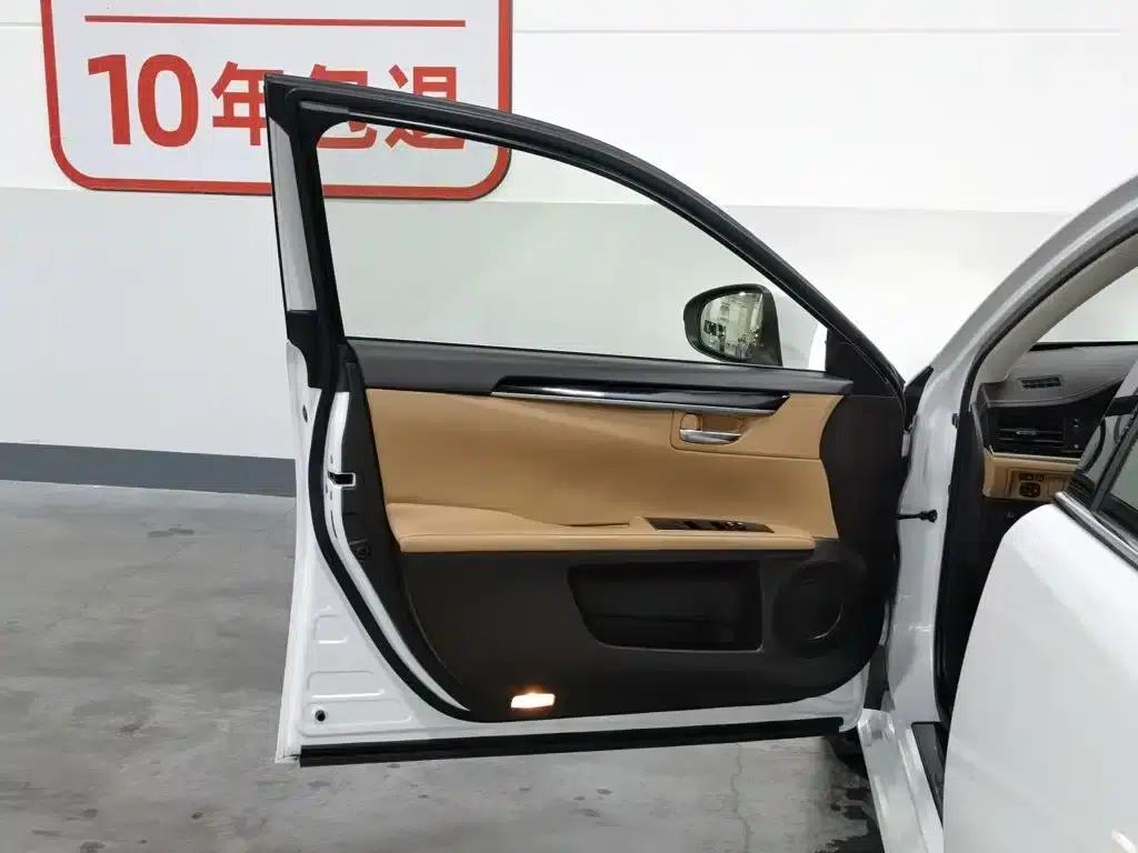 Lexus ES 2015 300h Comfort Edition — миниатюра 8
