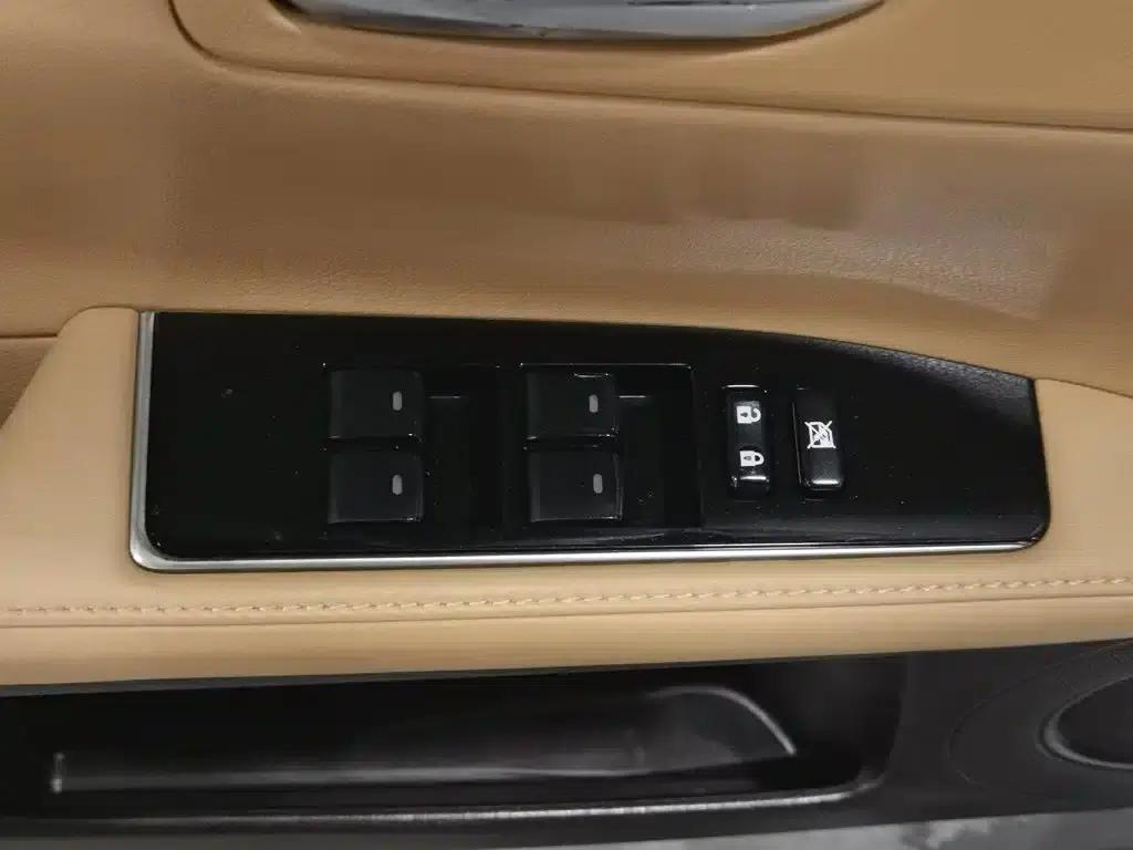 Lexus ES 2015 300h Comfort Edition — миниатюра 9