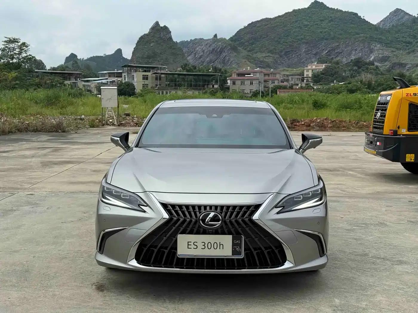 Lexus ES 2022 300h Premium Edition — миниатюра 2