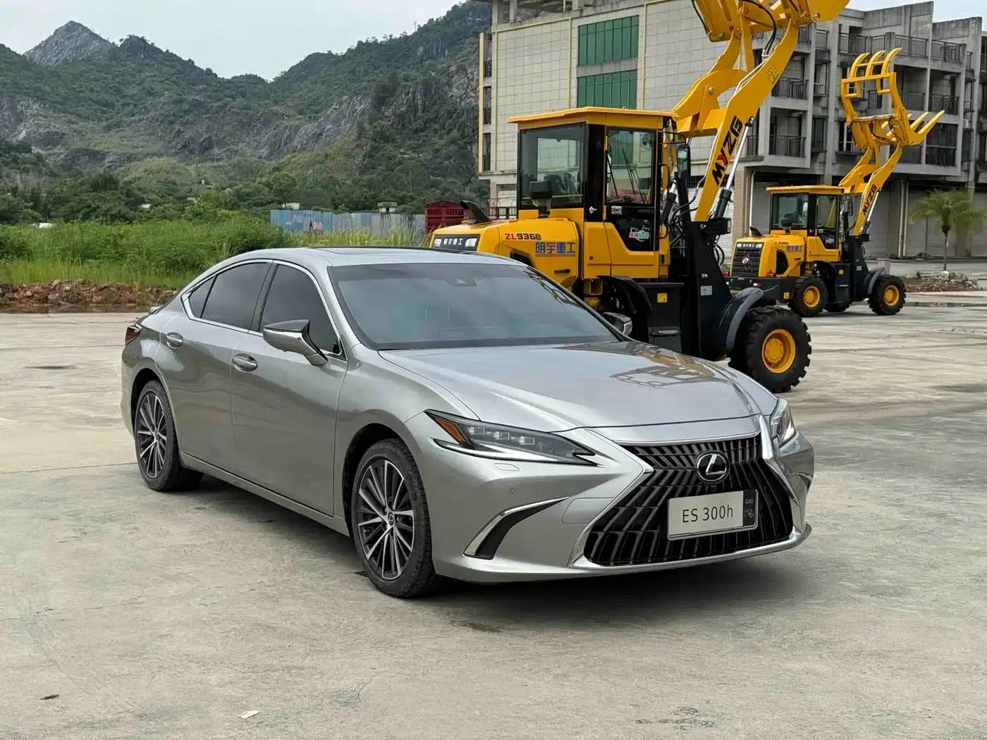 Lexus ES 2022 300h Premium Edition — миниатюра 3