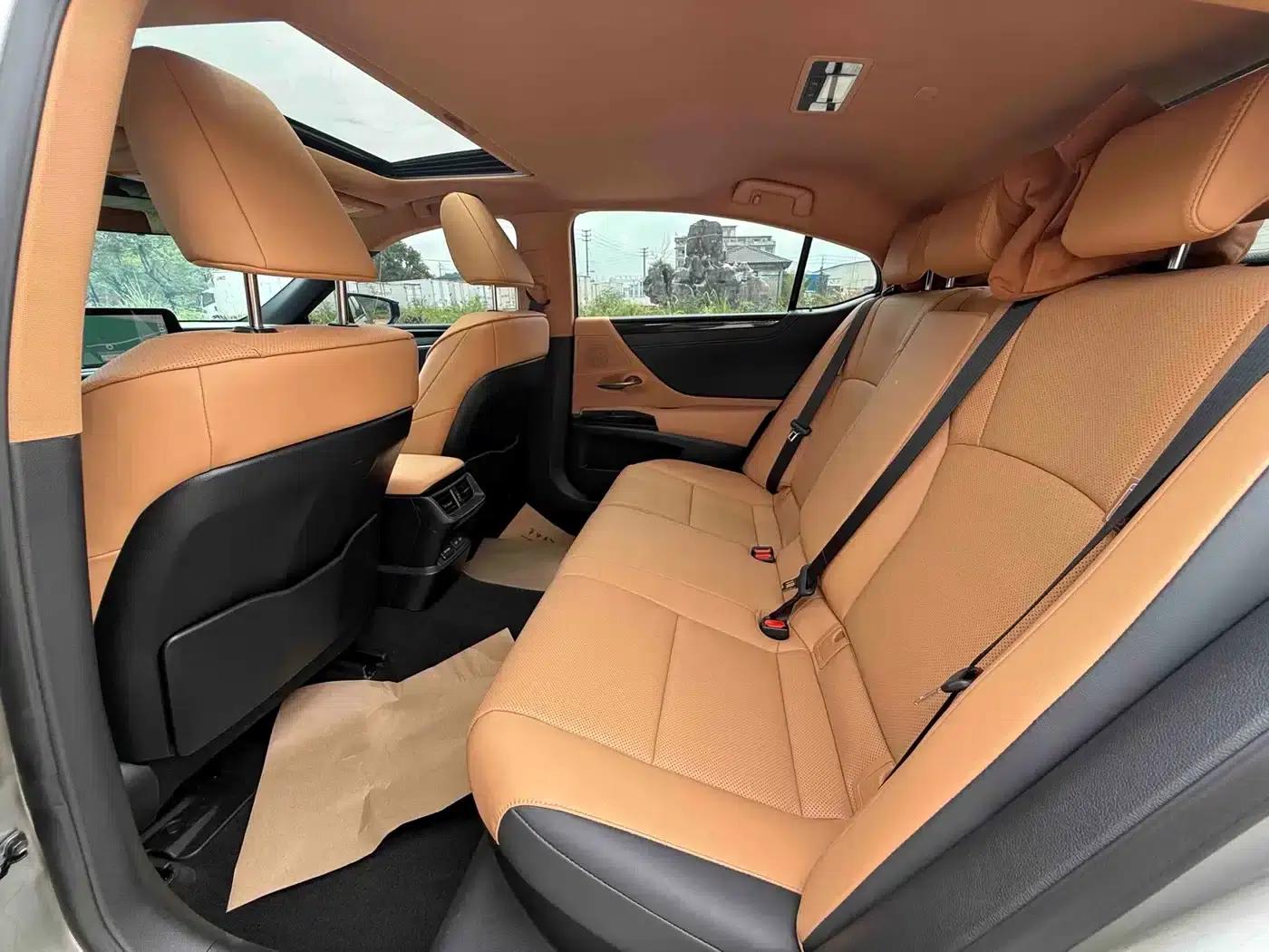 Lexus ES 2022 300h Premium Edition — миниатюра 5